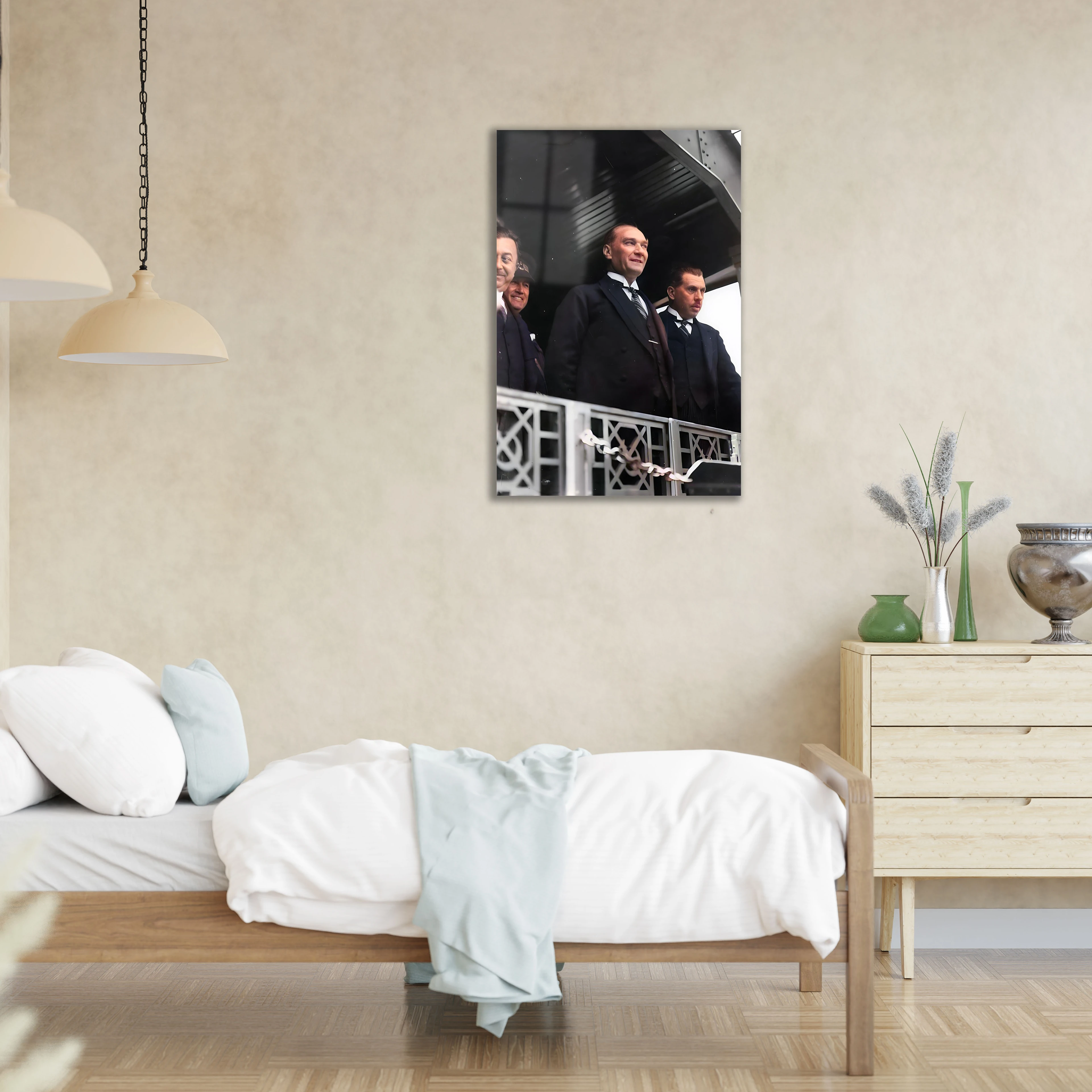 Atatürk Balkonda Gülümserken Cam Tablo